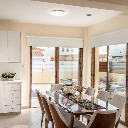 Poseidon Βίλα Παραλίμνι