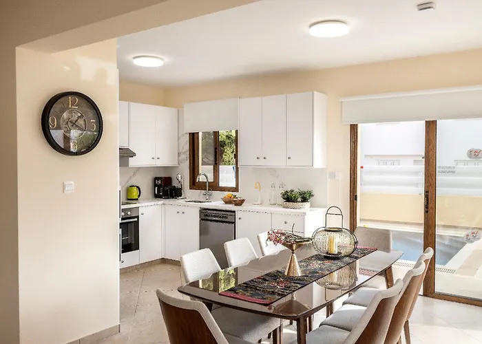 Poseidon Vila Paralimni