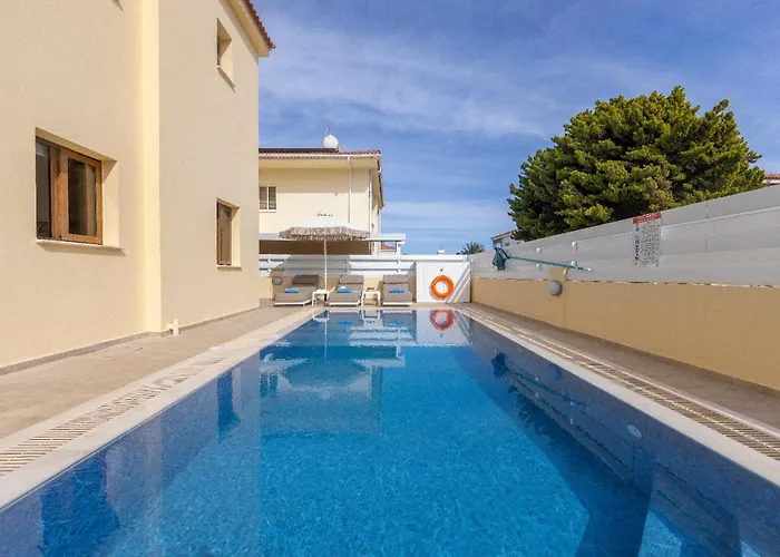 Poseidon Vila Paralimni