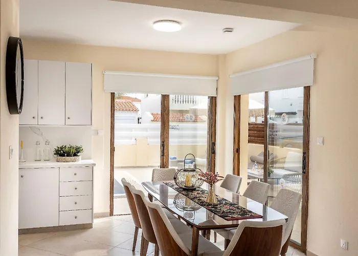 Poseidon Vila Paralimni